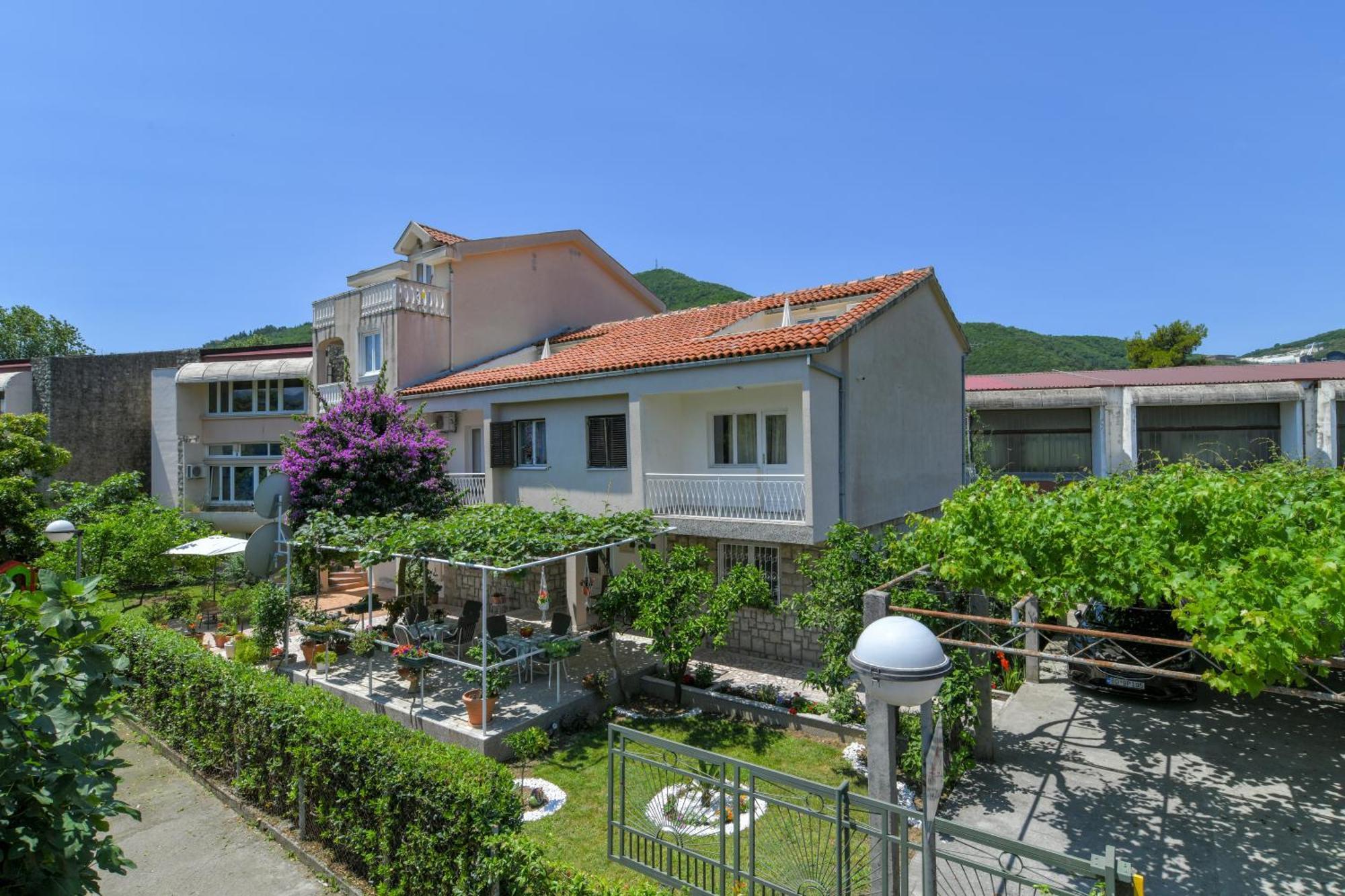 Elena Apartment *