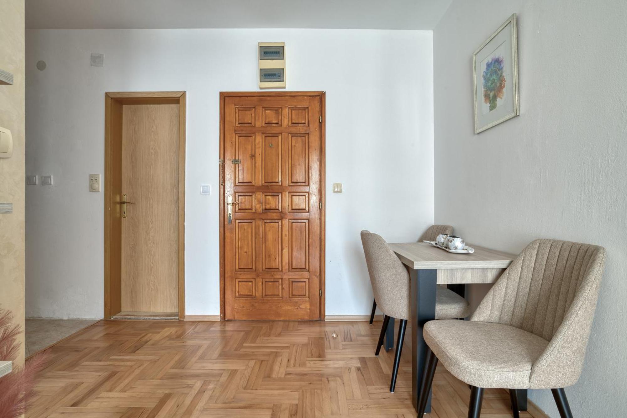 Elena Apartment *