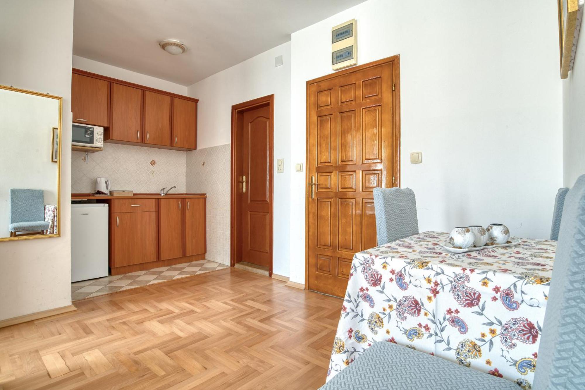 Elena Apartment *